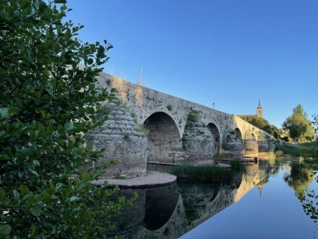 Puente Medieval de Lerma sobre el río Arlanza, entrada histórica a la villa, Burgos