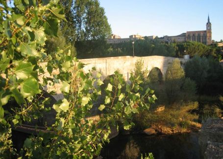 Puente Medieval de Lerma sobre el río Arlanza, entrada histórica a la villa, Burgos
