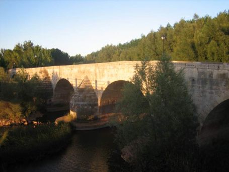 Puente Medieval de Lerma sobre el río Arlanza, entrada histórica a la villa, Burgos